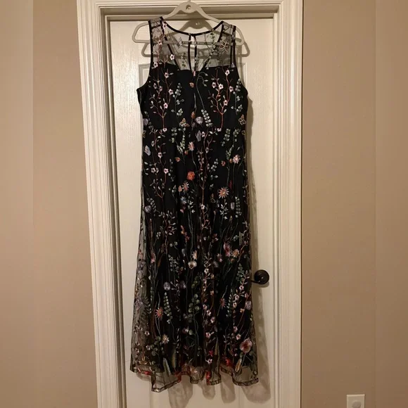 Torrid Black Floral Embroidered Maxi Dress Size 14 NWT - Picture 2 of 6